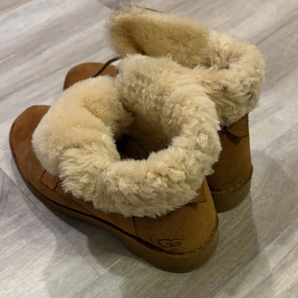 UGG Chestnut Boots with Cream Fur - Picture 2 of 5